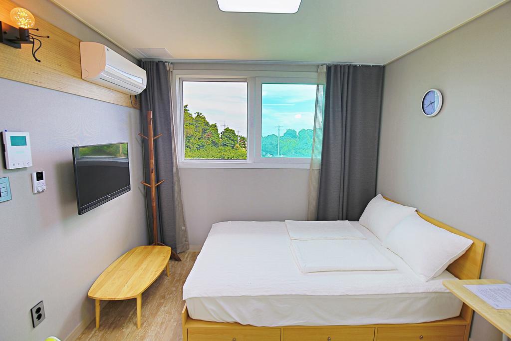 Seong Ge Dol Pension Seogwipo Exteriör bild